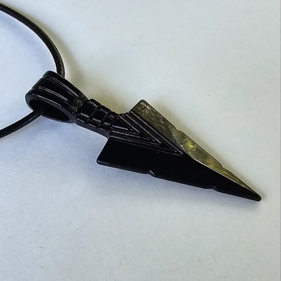 🪓 Steel Arrowhead Necklace - Picture 3 of 7